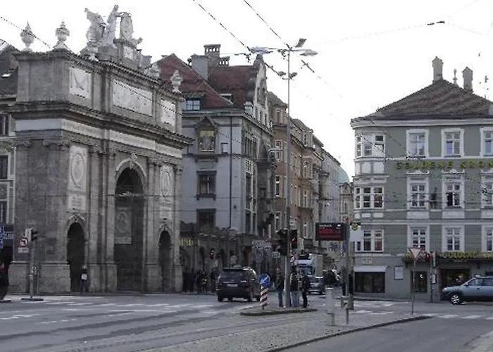 فندق غولدين كرون انسبروك 3*