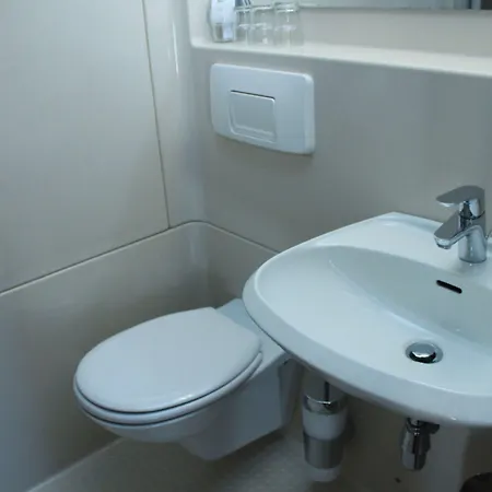 因斯布鲁克迈诺特金克朗酒店 酒店